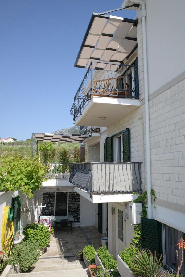 Apartments Sarbunal Bol Esterno foto