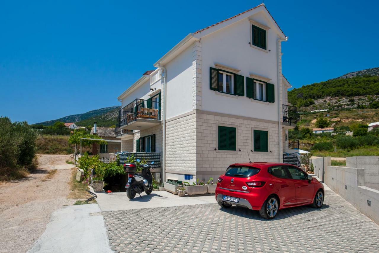 Apartments Sarbunal Bol Esterno foto